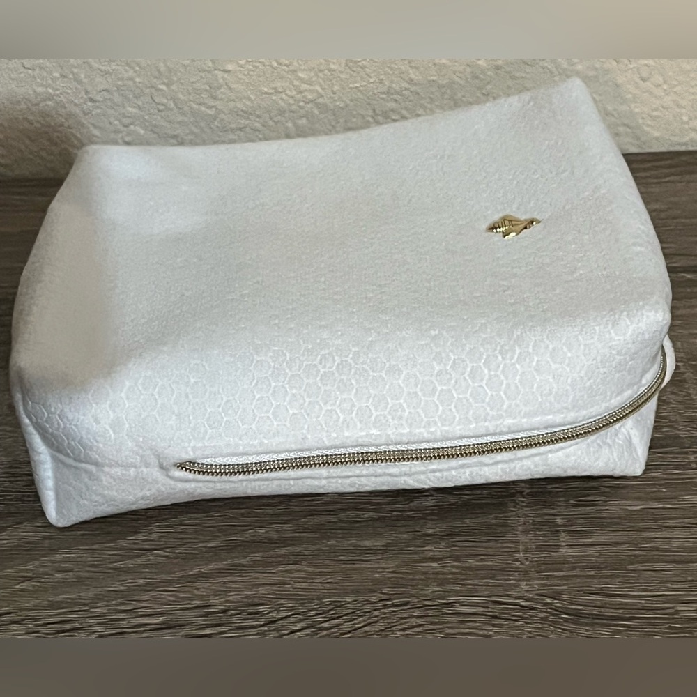 (2) NWOT GUERLAIN PARIS Bee Makeup Cosmetic Bags - Picture 12 of 12